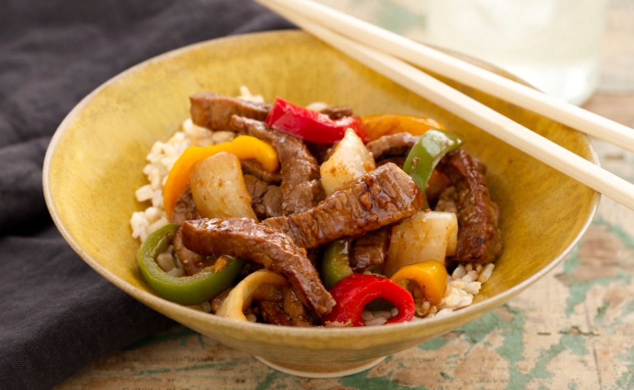 Salteado de carne de res estilo oriental